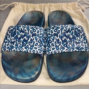 JOHNNY WAS Calme Blue Tiger Pool Slides size 8 with bag preloved